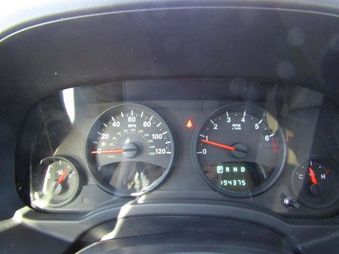 Used 2012 Jeep Patriot Latitude w/ Sun/Sound Group FWD image 14