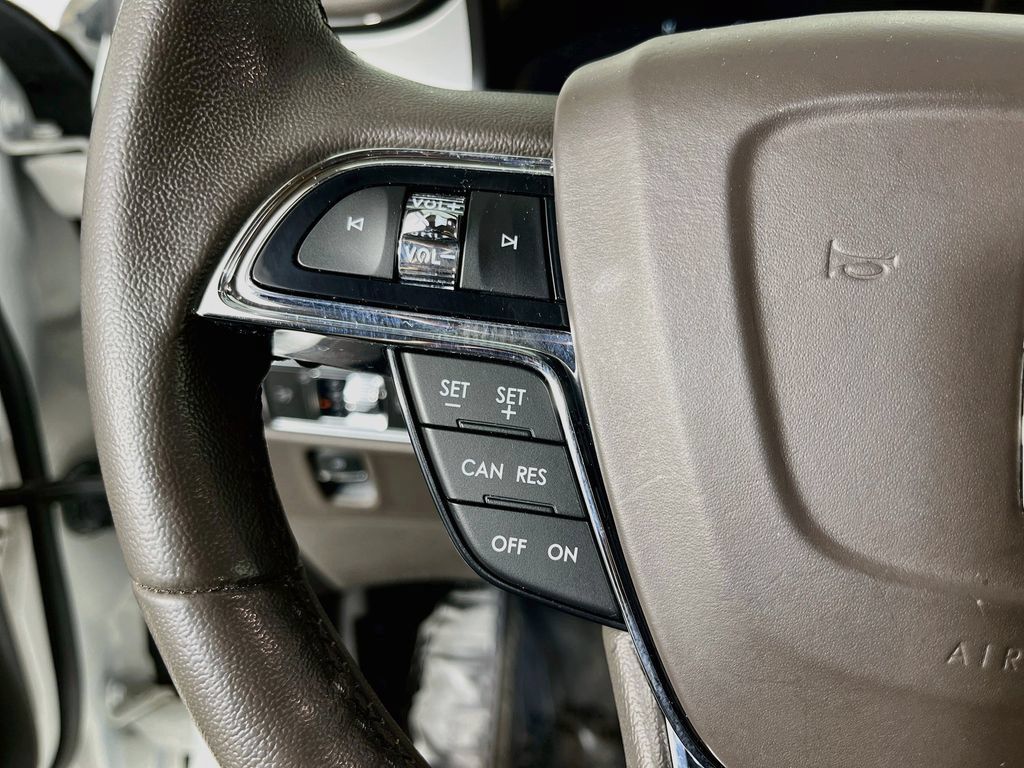 Used 2022 Lincoln Nautilus FWD image 15