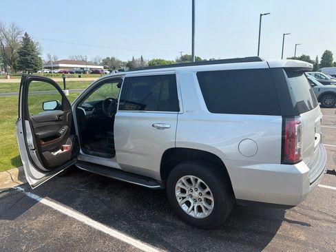 Used 2017 GMC Yukon SLT AWD/4WD image 3