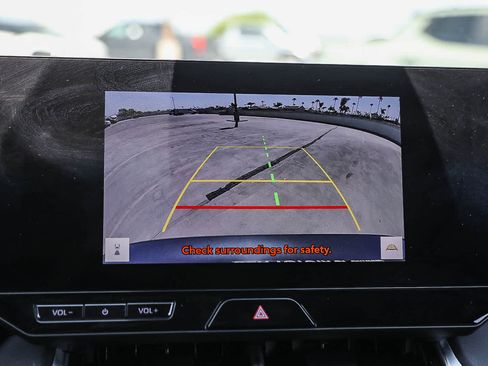 Used 2024 Toyota Venza XLE AWD/4WD image 23
