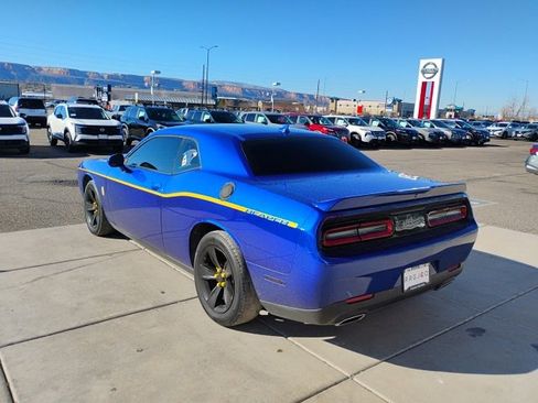 Used 2019 Dodge Challenger SXT image 7