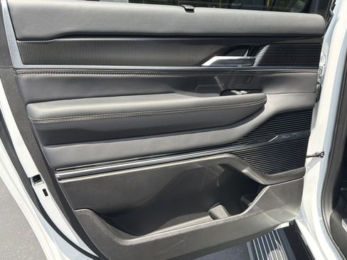 New 2026 Jeep Grand Wagoneer L Summit w/ Premium Group III AWD/4WD image 27