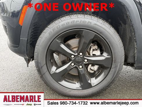 Used 2024 Jeep Grand Cherokee L Altitude image 11