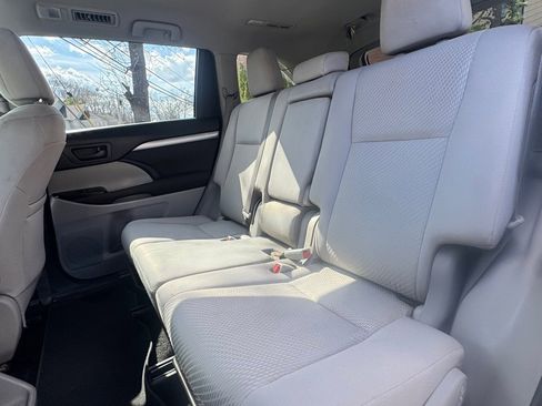 Used 2019 Toyota Highlander LE FWD image 11