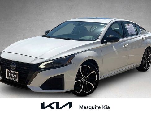 Used 2023 Nissan Altima 2.5 SR w/ SR Premium Package FWD image 1