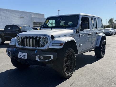 Used 2024 Jeep Wrangler Unlimited Sahara AWD/4WD image 4