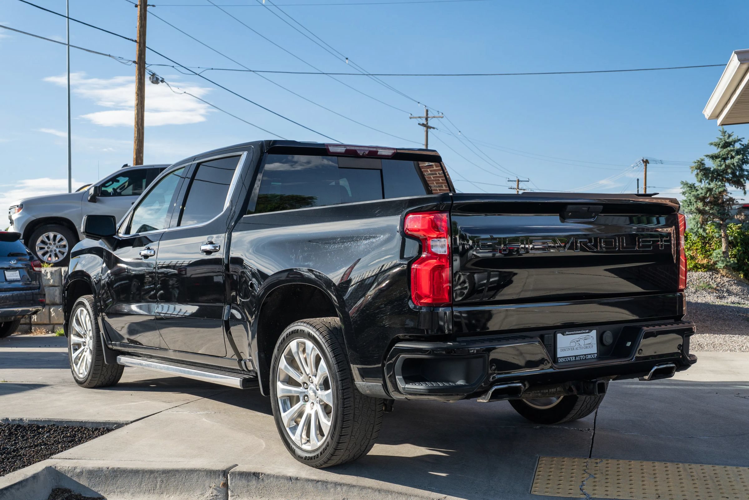 Used 2020 Chevrolet Silverado 1500 High Country w/ Technology Package AWD/4WD image 5