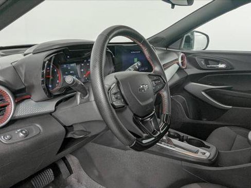 Used 2025 Chevrolet Trax RS w/ Sunroof Package FWD image 26