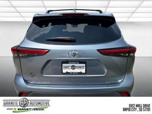 Used 2023 Toyota Highlander XLE AWD/4WD image 5