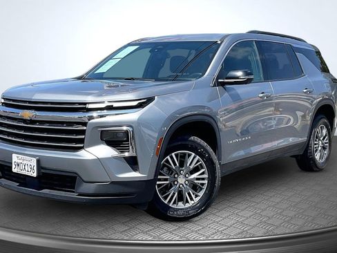 Used 2024 Chevrolet Traverse LT FWD image 12