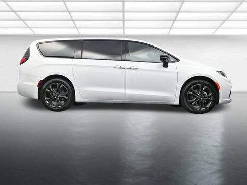 New 2026 Chrysler Pacifica Select image 25