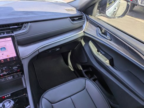 New 2025 Jeep Grand Cherokee L Limited w/ Luxury Tech Group II image 18