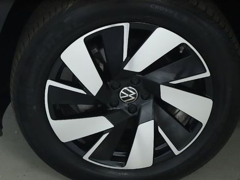 Used 2024 Volkswagen Atlas Cross Sport SE w/ Panoramic Sunroof Package image 37