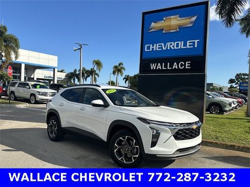 Certified 2024 Chevrolet Trax LT image 1