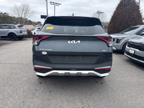 Used 2023 Kia Sportage LX image 4