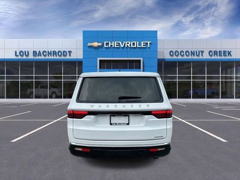 Used 2024 Jeep Wagoneer L Series II w/ Flexible Seating Group AWD/4WD image 7