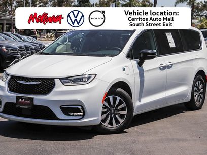Used 2024 Chrysler Pacifica Limited