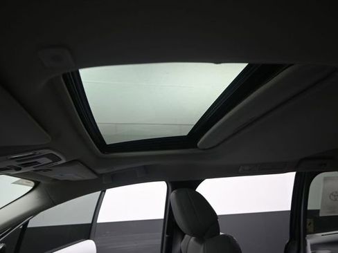 New 2026 Toyota Sienna XLE FWD image 4