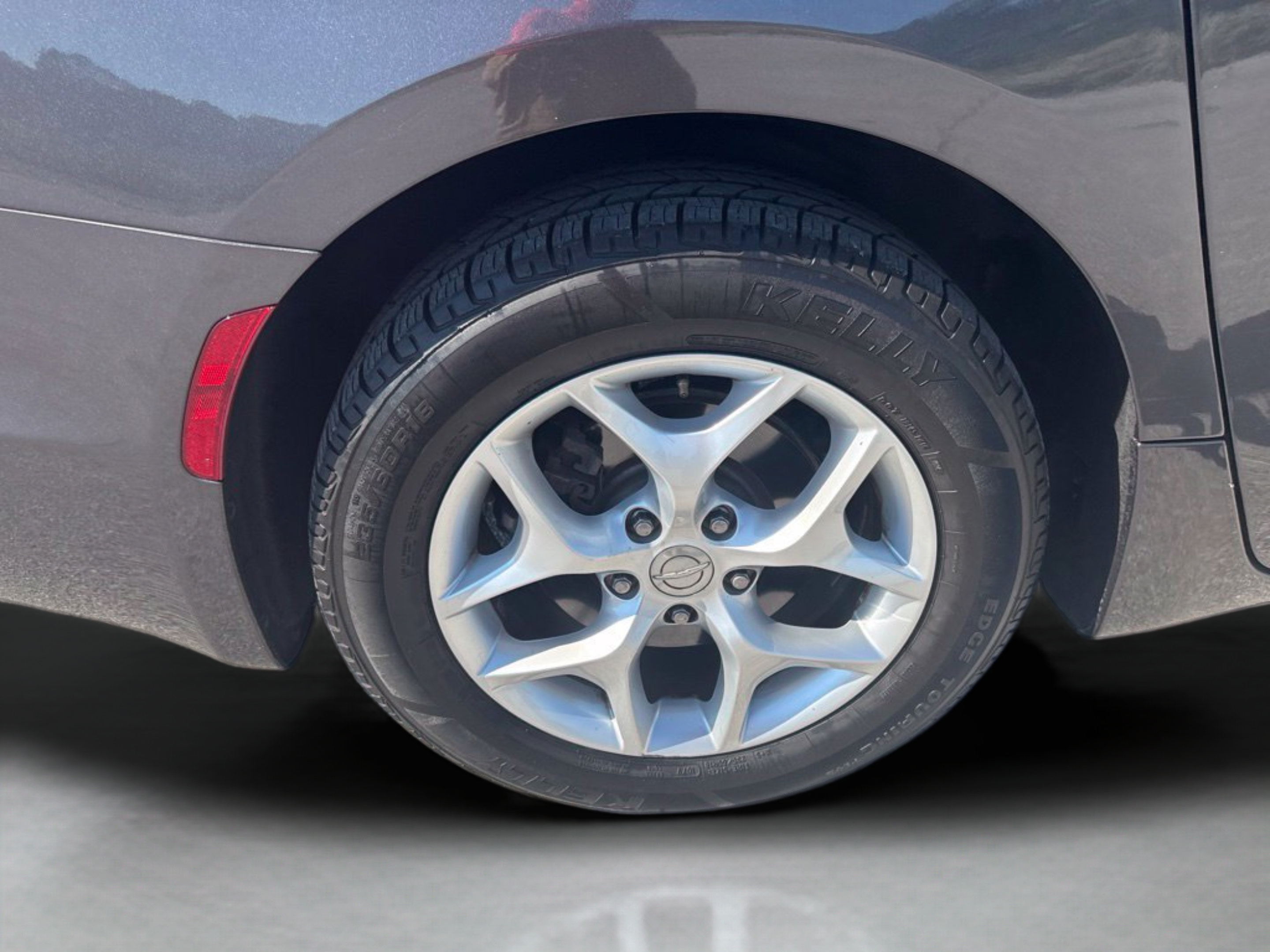 Used 2018 Chrysler Pacifica Touring-L Plus w/ Tire & Wheel Group FWD image 36