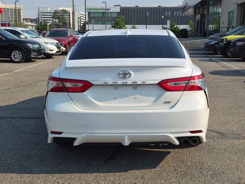 Used 2020 Toyota Camry SE w/ Convenience Package FWD image 7