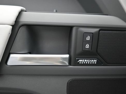 New 2026 Land Rover Defender 110 X-Dynamic SE AWD/4WD image 25