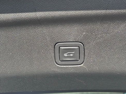 Used 2023 Chevrolet Suburban LT image 44