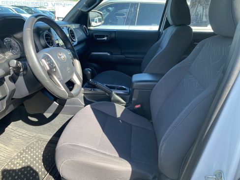 Used 2017 Toyota Tacoma TRD Sport w/ Tow Package RWD image 14