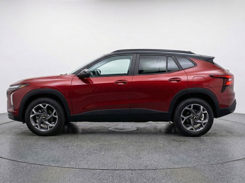 Used 2025 Chevrolet Trax LT FWD image 5