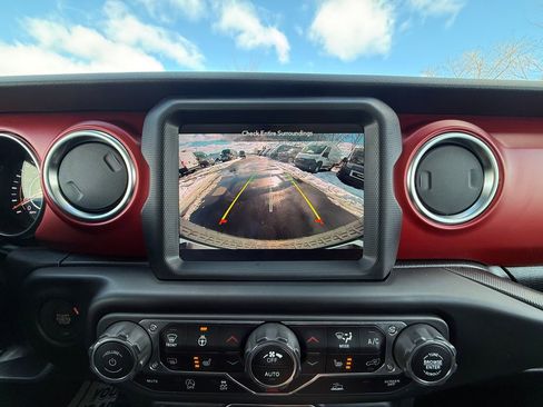 Used 2023 Jeep Wrangler Unlimited Rubicon w/ Cold Weather Group image 22