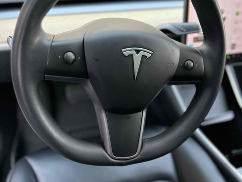 Used 2020 Tesla Model 3 Standard Range Plus image 35