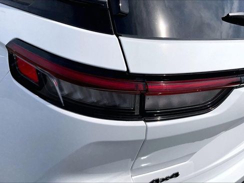 Used 2025 Jeep Grand Cherokee Limited w/ Luxury Tech Group II image 25