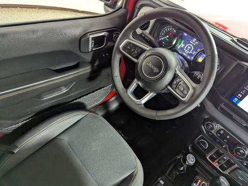 Used 2025 Jeep Wrangler Unlimited Sahara w/ Safety Group AWD/4WD image 9