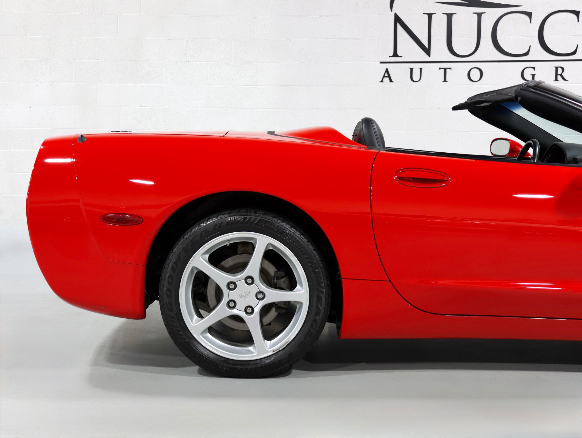 Used 2004 Chevrolet Corvette Convertible w/ Preferred Equipment Group RWD image 48
