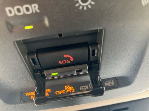 Certified 2026 Toyota Prius XLE FWD image 21