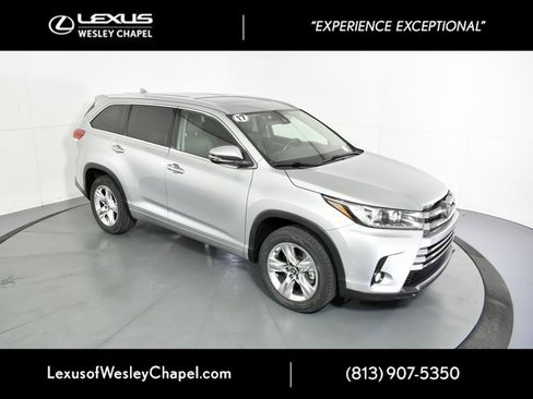 Used 2017 Toyota Highlander Limited image 2