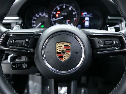 Certified 2023 Porsche Macan image 14