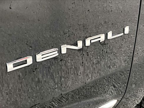 Used 2023 GMC Yukon Denali w/ LPO, Floor Liner Package image 9
