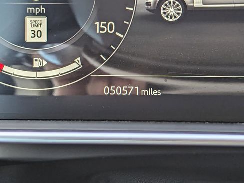 Used 2020 Land Rover Range Rover HSE image 19