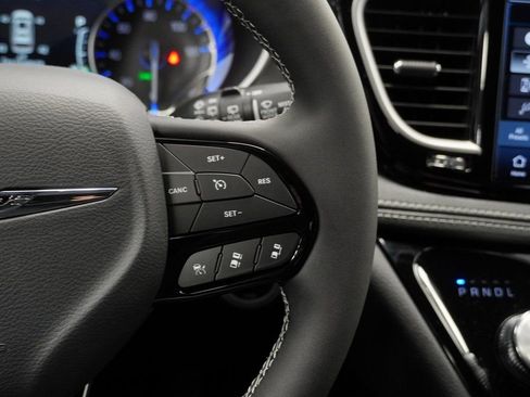 New 2026 Chrysler Pacifica Select image 26