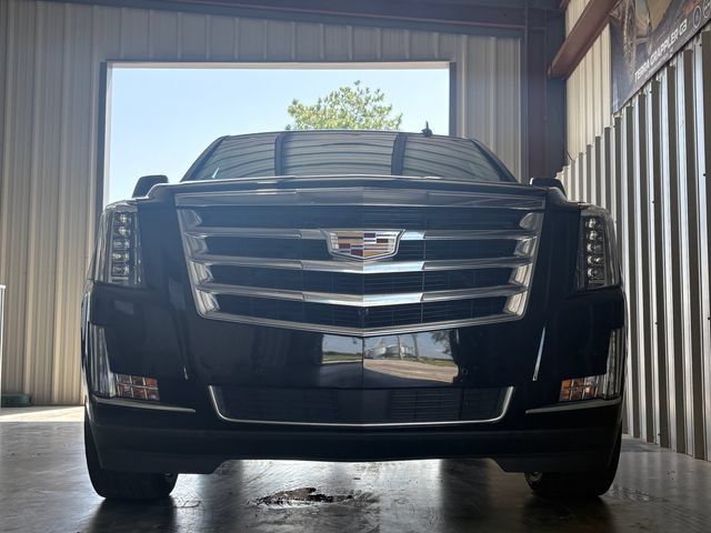 Used 2020 Cadillac Escalade Premium Luxury RWD image 3