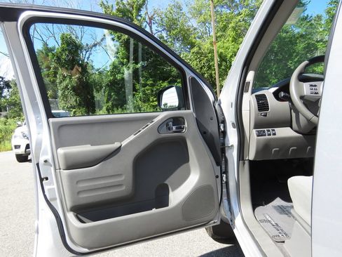 Used 2019 Nissan Frontier SV AWD/4WD image 9