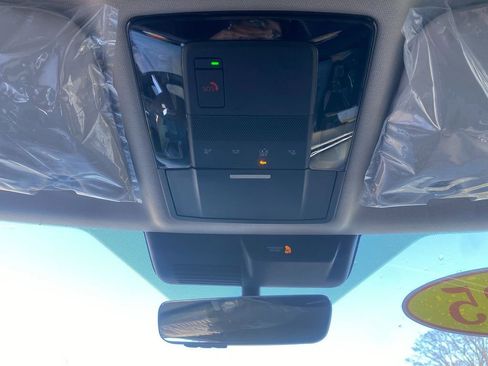 New 2025 Mitsubishi Outlander SE image 23