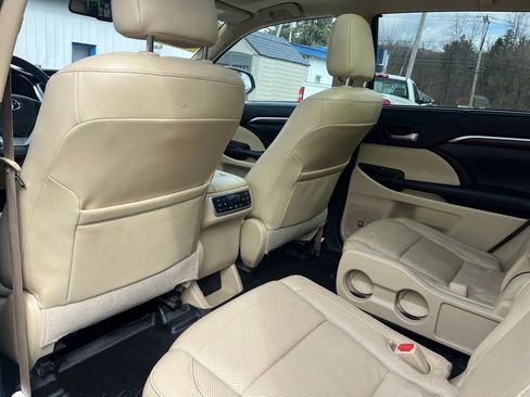 Used 2016 Toyota Highlander Limited Platinum image 32