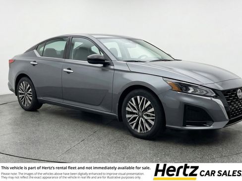 Used 2025 Nissan Altima 2.5 SV FWD image 1