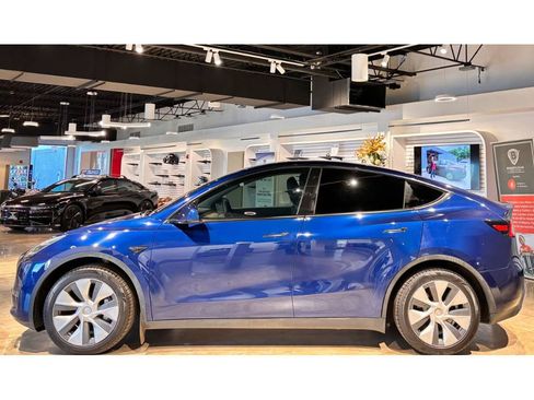 Used 2022 Tesla Model Y Long Range image 6