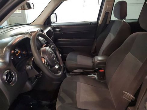 Used 2014 Jeep Patriot Sport w/ Power Value Group AWD/4WD image 10