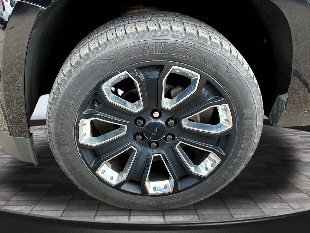 Used 2019 GMC Yukon Denali w/ Denali Ultimate Black Edition AWD/4WD image 37