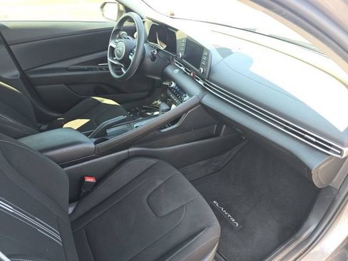 Used 2022 Hyundai Elantra SEL FWD image 13