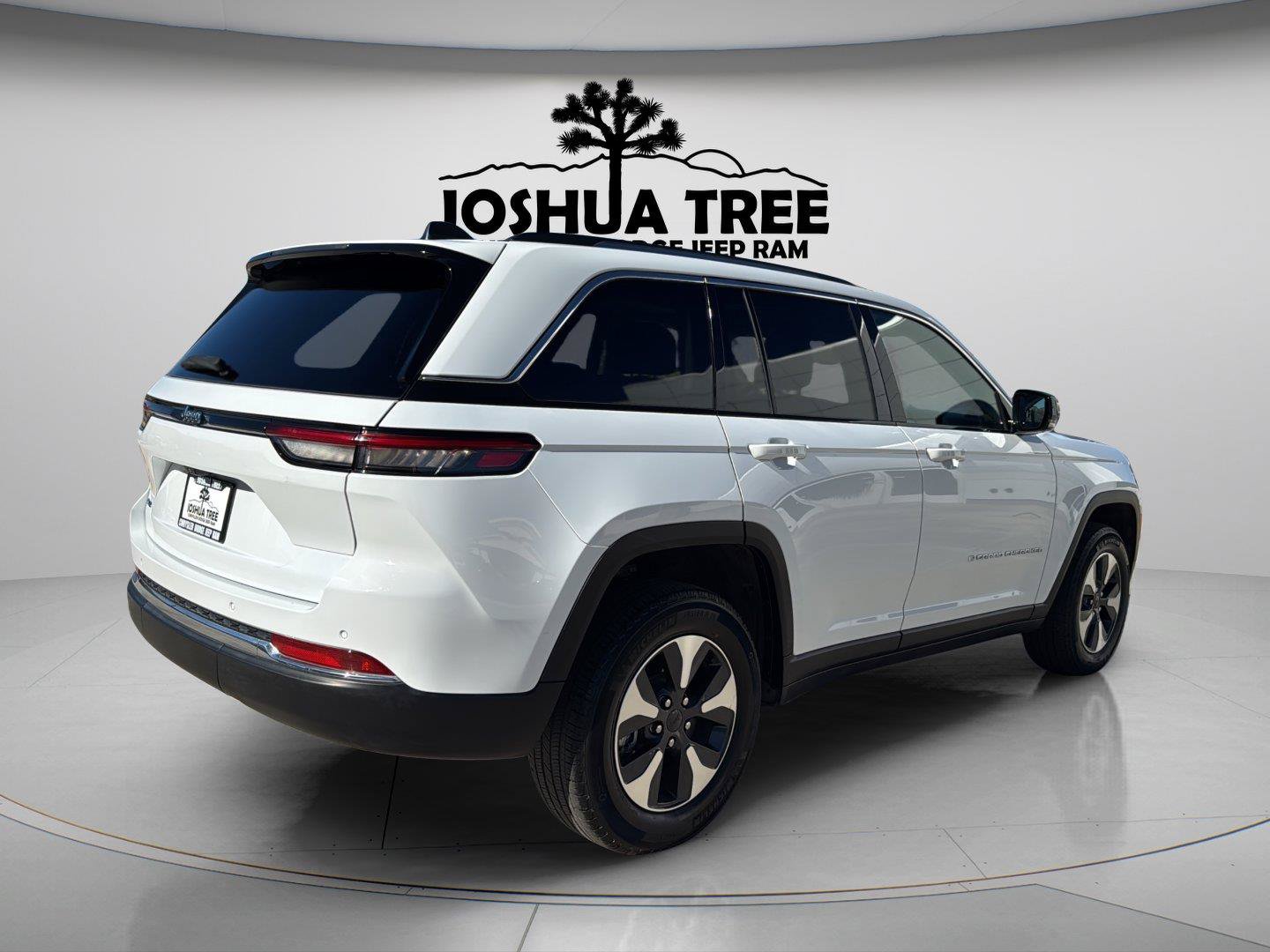 Used 2023 Jeep Grand Cherokee 4WD 4xe image 7