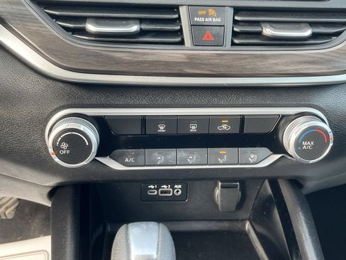 Used 2024 Nissan Altima 2.5 SV image 8